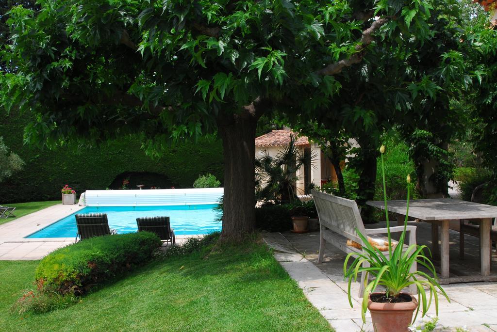 Le Mas Des Lauriers Bed & Breakfast Paradou Luaran gambar